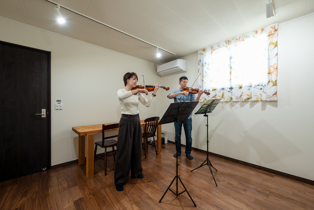 富士市横割Ｓ様邸防音室演奏風景